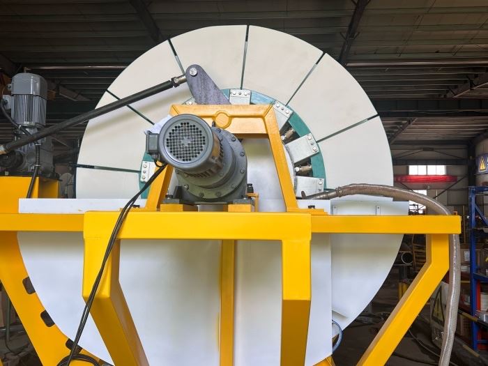 KC series ceramic disc filter machine, full unit and hub detail (photo 1)